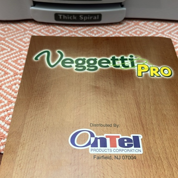 Veggetti Pro Vegetable Spiral Cutter - Picture 3 of 11